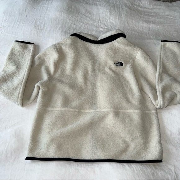 NWT The North Face Dunraven Sherpa Crop in size medium. - Picture 7 of 7